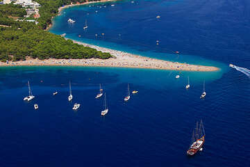 Pláž Zlatý roh (Zlatni rat), letovisko Bol, ostrov Brač,...