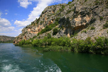 Krka, lodí k Rošskému vodopádu, Chorvatsko