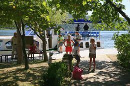 Krka, lodí k Rošskému vodopádu, Visovac