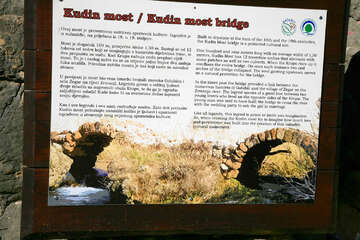 Chorvatsko, řeka Krupa, kamenný most