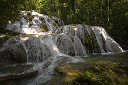 Vodopády Salopa, centrální Sulawesi, Indonesie