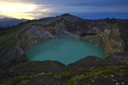 Kráterová jezírka národní park Kelimutu, severní Sulawesi, Indonesie