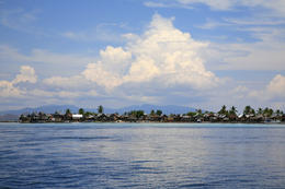 Rybářská vesnice u ostrova Komodo, Indonesie