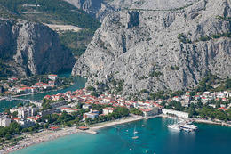 Omiš - letecký pohled, Chorvatsko