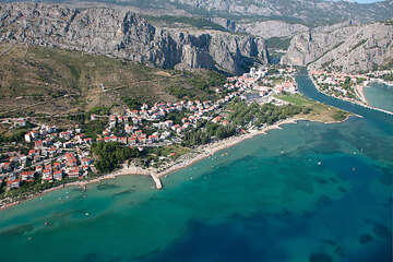 Omiš - letecký pohled, Chorvatsko