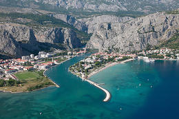 Omiš - letecký pohled, Chorvatsko