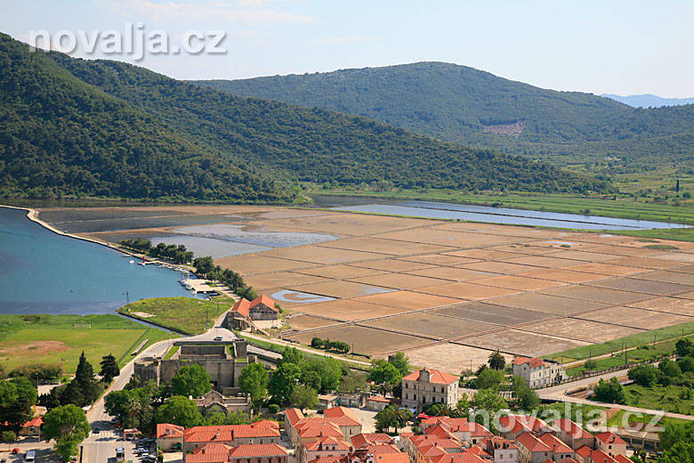 Tradiční výroba soli ve Stonu