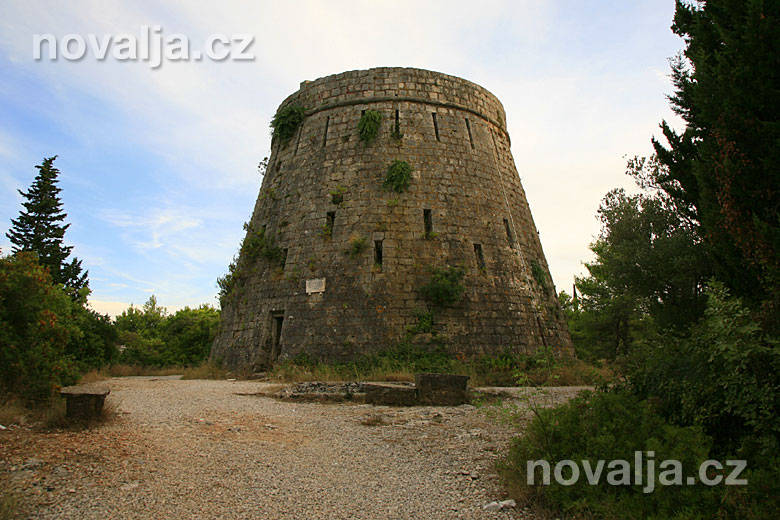 Tvrz Forteca nad městem Korčula