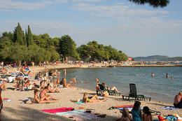 Vodice - pláže, Šibenická riviéra, Chorvatsko