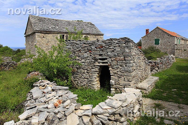 Kamenné domy na Hvare