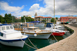 Sv. Filip i Jakov - přístaviště v centru letoviska, Chorvatsko