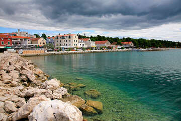 Sv. Filip i Jakov - centrum letoviska, Chorvatsko