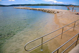 Letovisko Sv. Filip i Jakov - oblázkové pláže, Chorvatsko