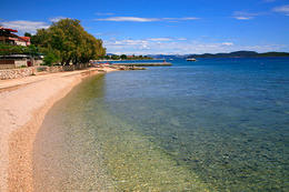 Vodice - Lovetovo, pláže, Šibenická riviéra, Chorvatsko