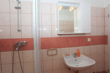 Apartmány Lina: apartmán A1 pro 2-4 osoby,<br />
2. poschodí