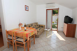 Apartmány Lina: apartmán A1 pro 2-4 osoby,<br />
2. poschodí