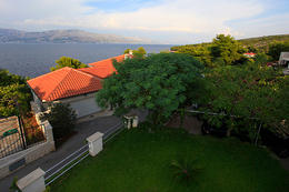 Apartmány Čempres - okolí domu, letovisko Postira, ostrov Brač 	