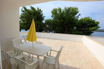 Apartmán typu VMT pro 3–4 osoby, s terasou s výhledem na moře, Milna, ostrov Brač, Chorvatsko