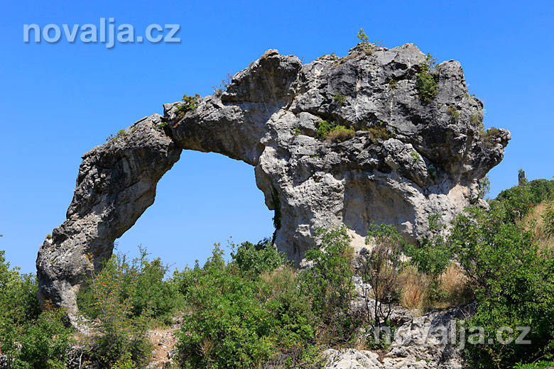 Kamenný oblouk Koloč - ostrov Brač