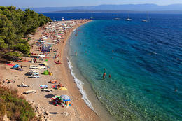 Pláž Zlatni rat - Bol, ostrov Brač