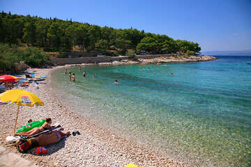 Sutivan - pláže, ostrov Brač, Chorvatsko