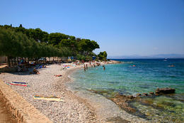 Sutivan - pláže, ostrov Brač, Chorvatsko