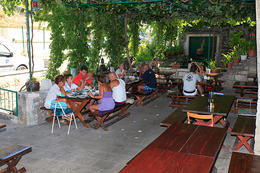Stylová restaurace v letovisku Dol na ostrově Brač