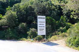 Písečná pláž Lovrečina, ostrov Brač, Chorvatsko