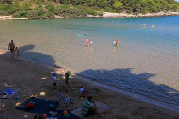 Písečná pláž Lovrečina, ostrov Brač, Chorvatsko