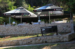 Písečná pláž Lovrečina, ostrov Brač, Chorvatsko