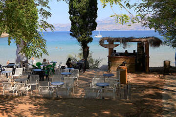 Písečná pláž Lovrečina, ostrov Brač, Chorvatsko