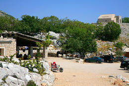 Ranč Vrata Biokova, chráněná oblast Biokovo, Chorvatsko