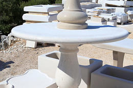 Výrobky z mramoru, ostrov Brač, Chorvatsko