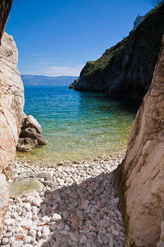 Vrbnik - pláž Podkovač, ostrov Krk, Chorvatsko