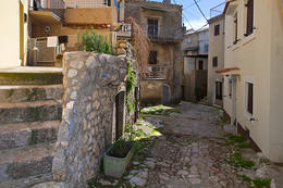 Vrbnik - uličky starého města, ostrov Krk, Chorvatsko