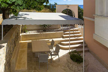 Apartmány Mandarina - posezení u domu, Podgora - Čaklje, Makarská riviéra, Chorvatsko