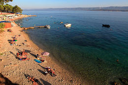 Bol - pláže, ostrov Brač, Chorvatsko