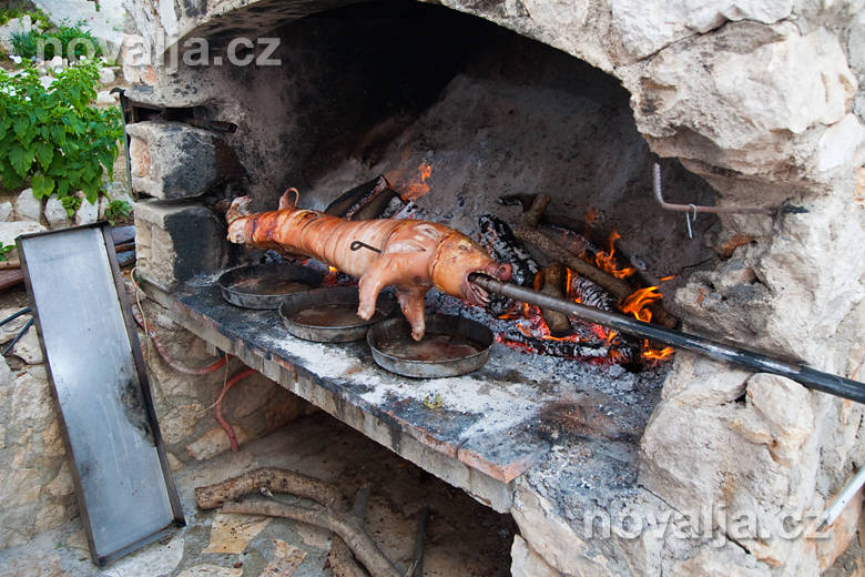 Prasiatko na ražni