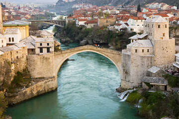 Mostar - Stari most a řeka Neretva, Bosna a Hercegovina