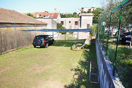 Apartmány Nikola - parkoviště u domu, Gradac, Chorvatsko