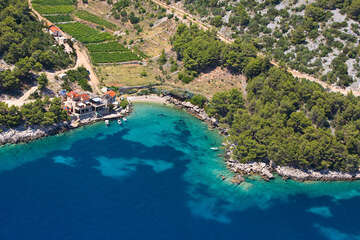 Apartmány Oaza I - letecký pohled, jižní zátoka ostrova Hvar, Chorvatsko