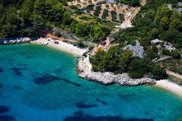 Apartmány Oaza I - letecký pohled na okolní pláže, jižní zátoka ostrova Hvar, Chorvatsko