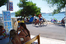 Apartmány Rita - restaurace majitelů mezi domem a pláží, Vodice-Srima, Chorvatsko