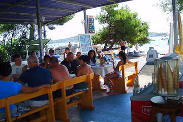 Apartmány Rita - restaurace majitelky mezi domem a pláží, Vodice-Srima, Chorvatsko