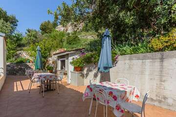 Apartmány Tonka - gril s posezením u domu, Podgora-Čaklje, Chorvatsko