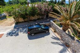 Apartmány Banović - parkoviště u domu, Sućuraj, ostrov Hvar, Chorvatsko