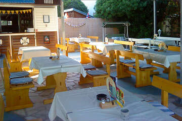 Apartmány Rita - restaurace majitelů mezi domem a pláží, Vodice-Srima, Chorvatsko