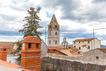 Sv. Filip i Jakov - kostel v centru letoviska, Chorvatsko