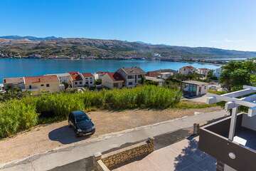 Apartmány Cvita - parkoviště u domu, město Pag, ostrov Pag, Chorvatsko