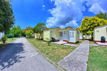 Hotel Resnik** - bungalovy, Kaštel Štafilić, Chorvatsko